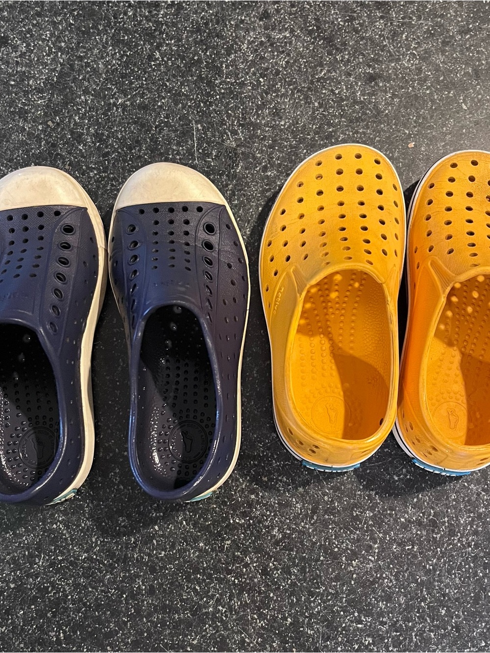 Native Jefferson Kids Slip-On Shoes in Navy and Yellow size 10 (C10)